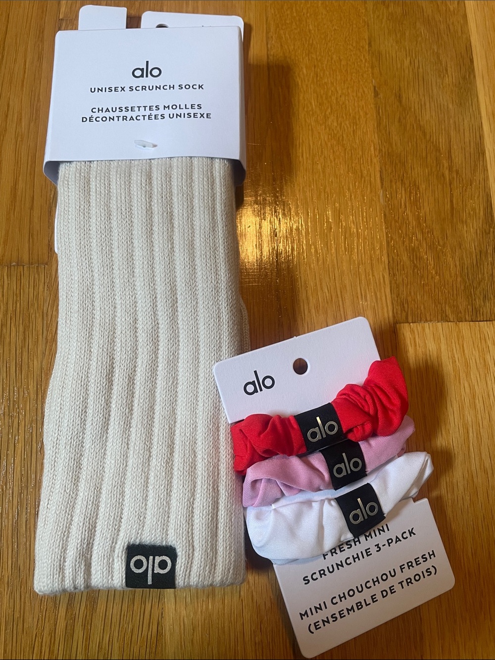 NWT New with Tags ALO Yoga Unisex Scrunch Sock and Fresh Mini Scrunchie 3-Pack